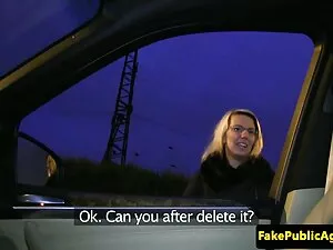 Cô gái lây lan môi c ...